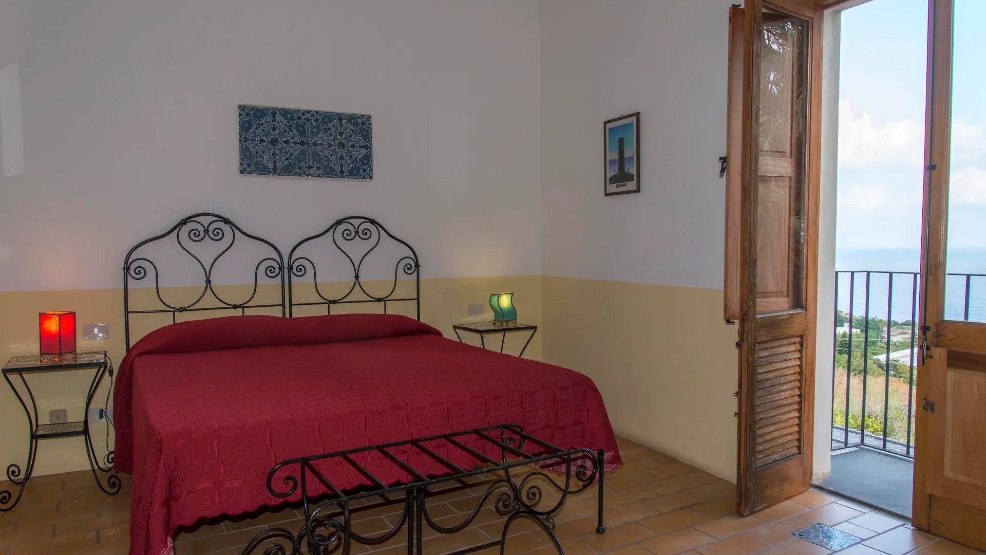 Hotel La Locanda Del Postino Pollara 4*,  İtalya