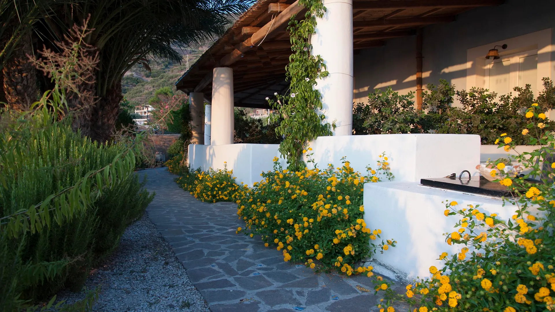 Hotel La Locanda Del Postino Pollara İtalya