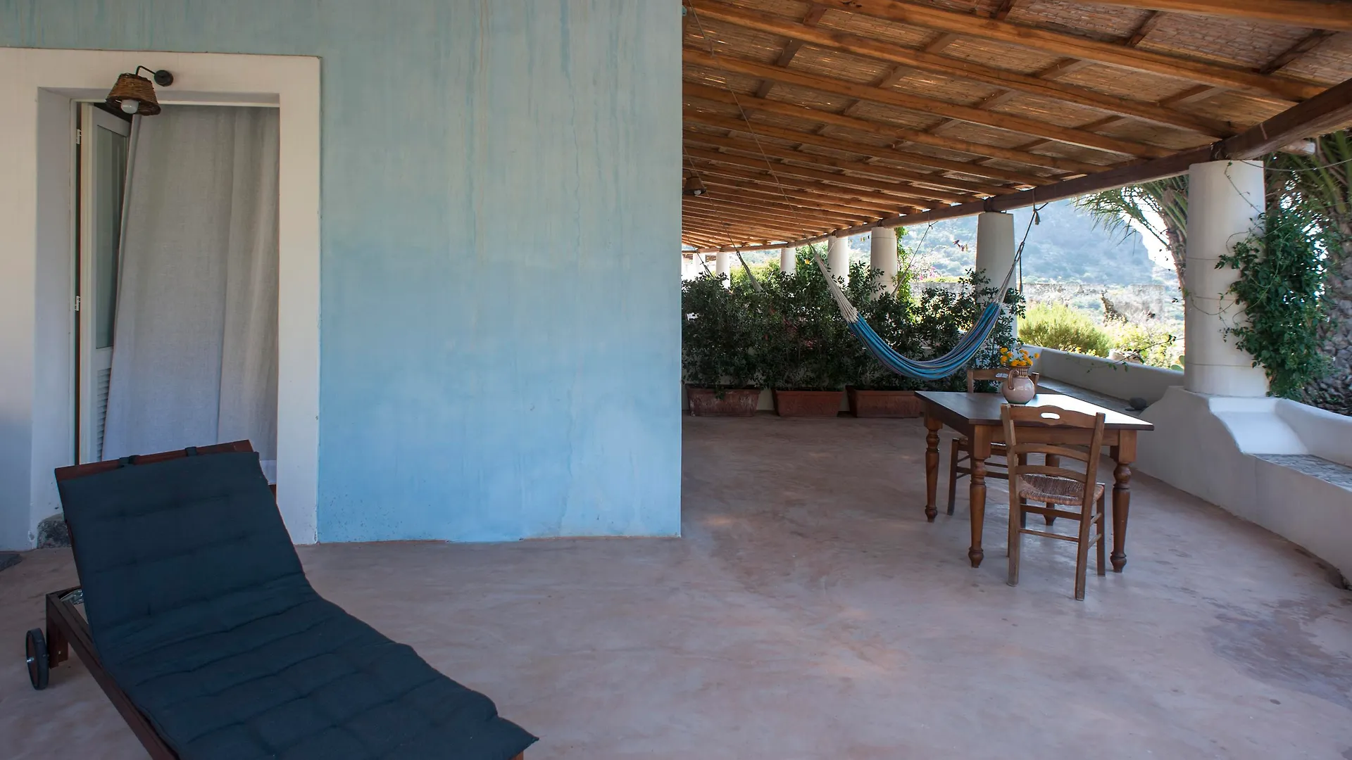 Hotel La Locanda Del Postino Pollara 4*,  İtalya