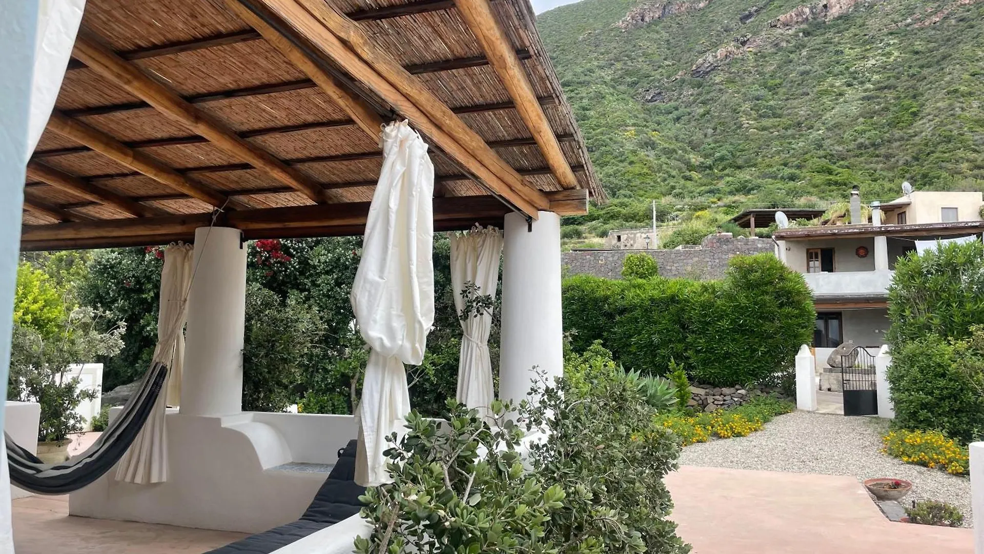 Hotel La Locanda Del Postino Pollara İtalya