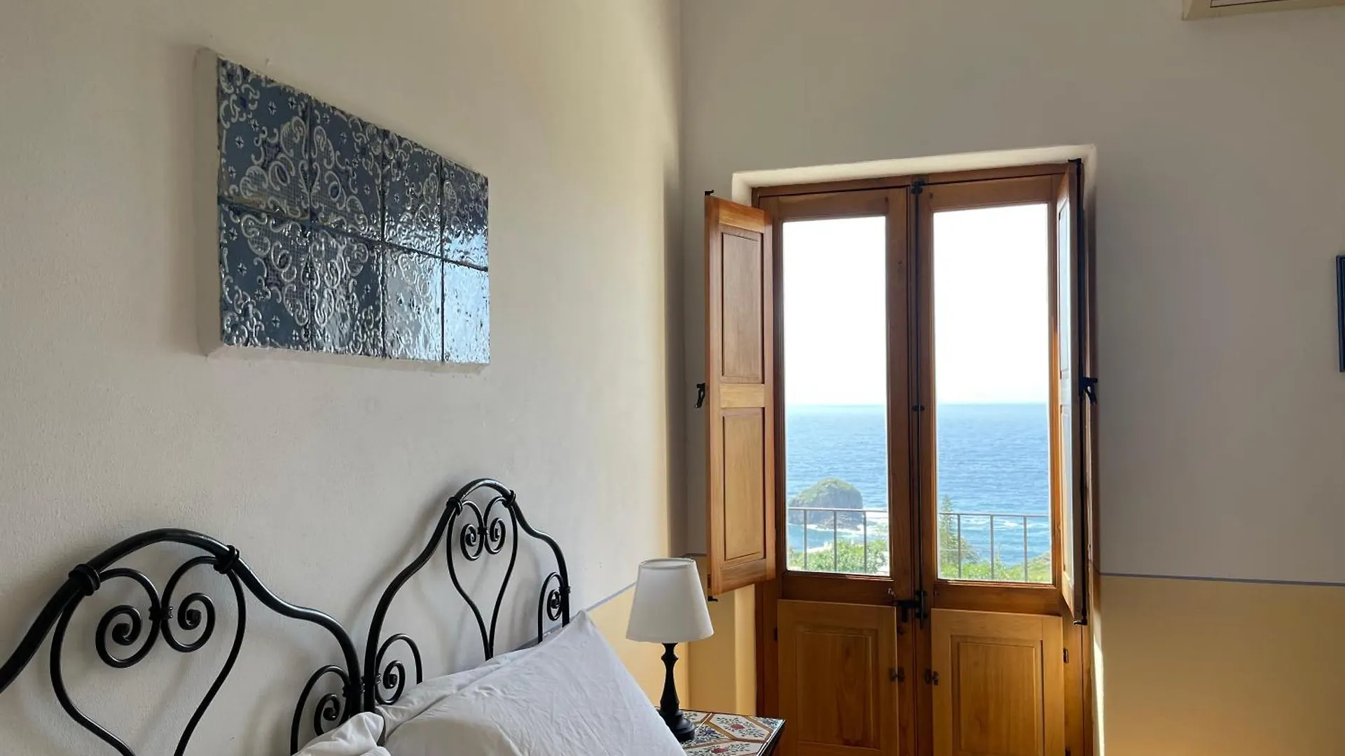 ****  Hotel La Locanda Del Postino Pollara İtalya
