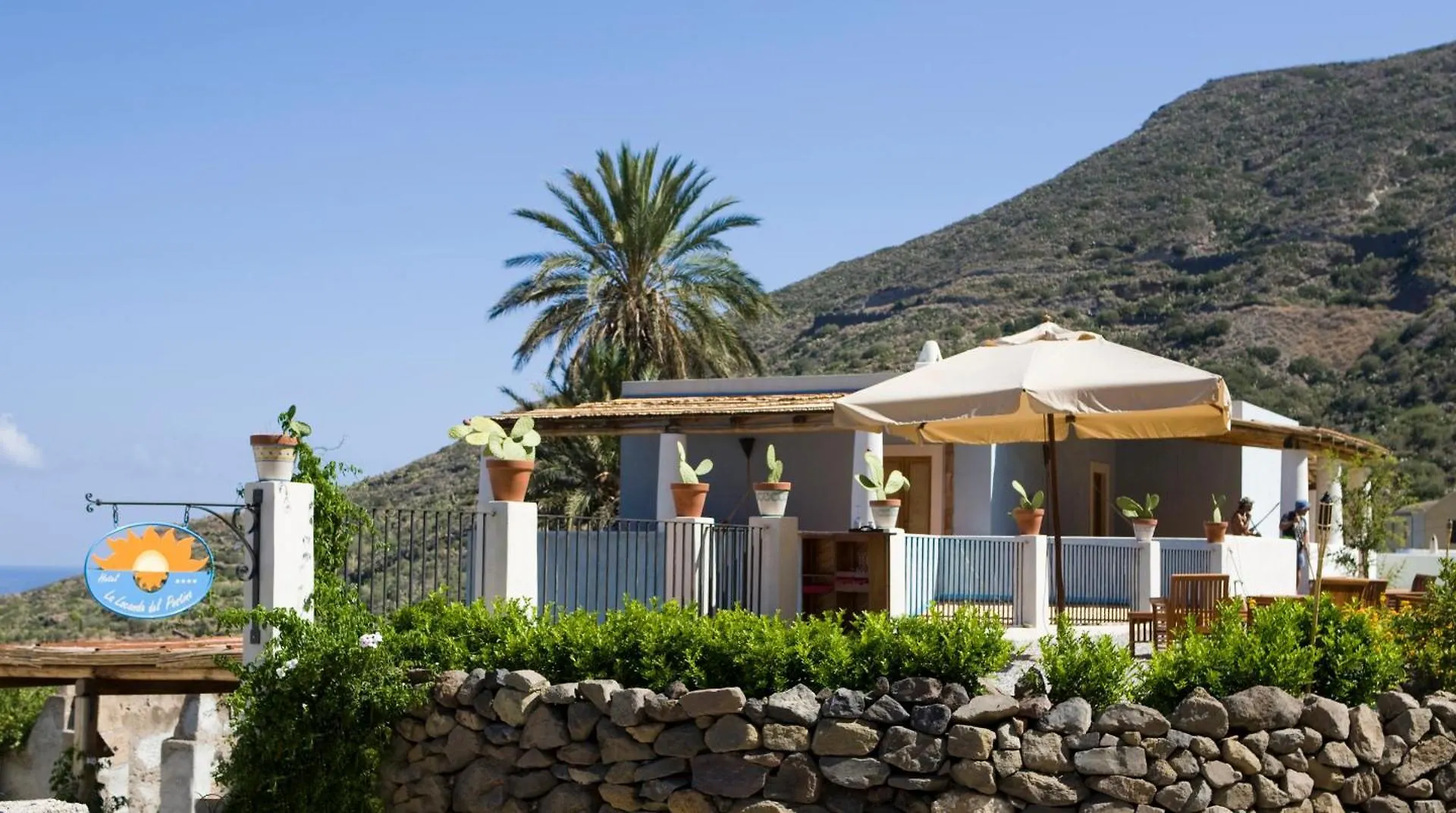 Hotel La Locanda Del Postino Pollara 4*,